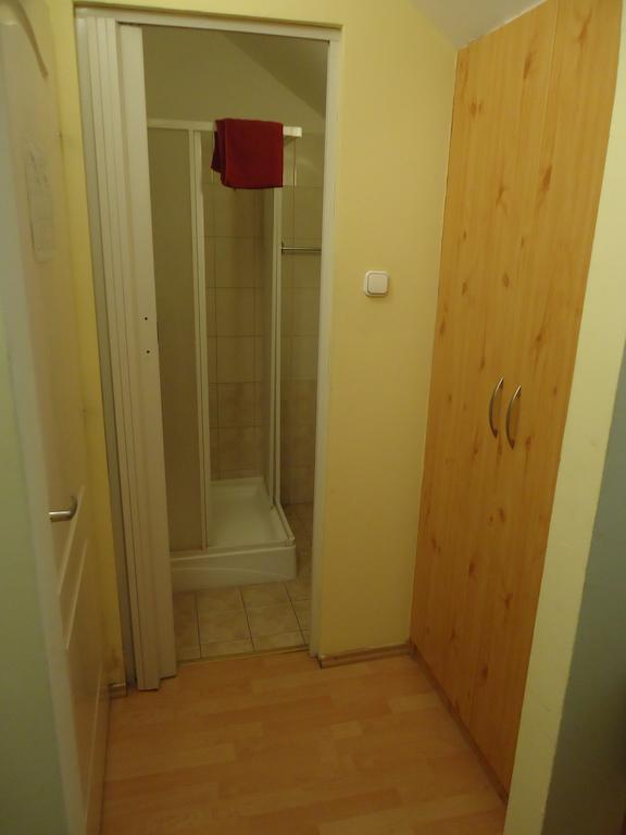 Hotel Czermann Panzio Es Etterem Oroszlány Pokoj fotografie