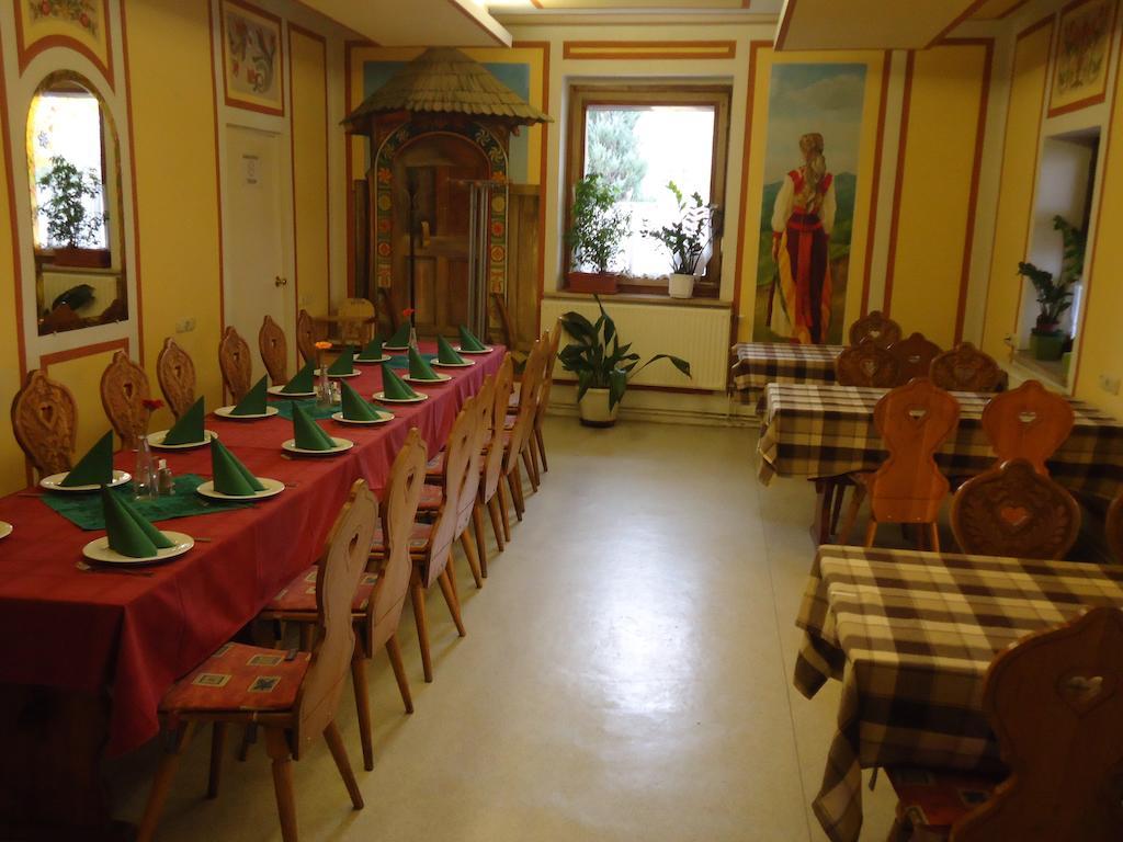 Hotel Czermann Panzio Es Etterem Oroszlány Exteriér fotografie