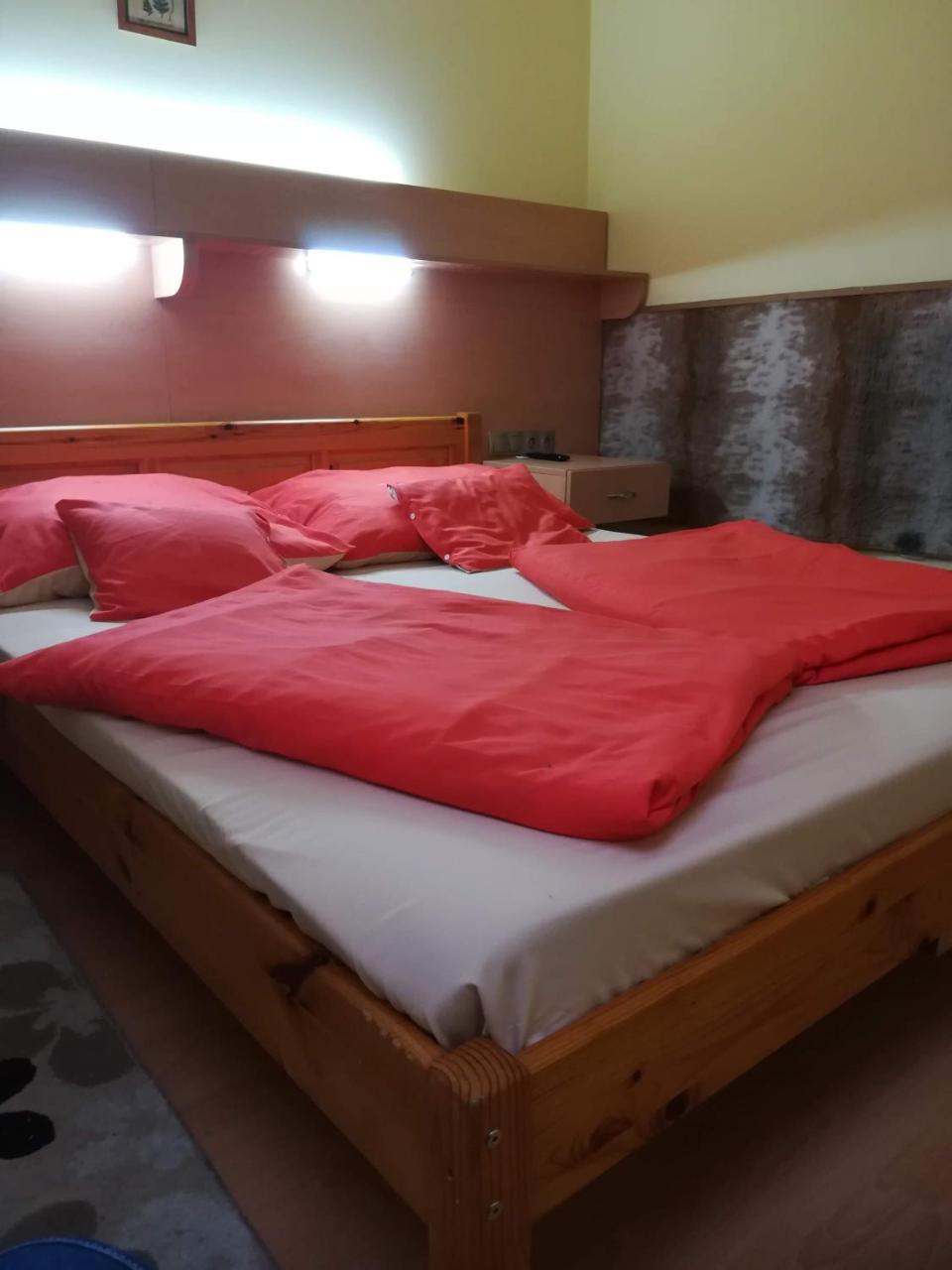 Hotel Czermann Panzio Es Etterem Oroszlány Exteriér fotografie